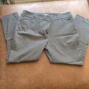 Classic link pattern, ankle pant, great work wear piece to add to the rotation.